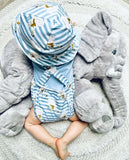 Baumwolljersey Druck kleiner Elefant mit brauner Hose und braunem Schal, auf weißem Grund mit grauen Streifen | Fräulein von Julie