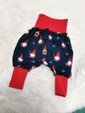 Handmade Jersey Babyhose Gr. 50-62 Wichtel auf marine blauem Hintergrund | Geschenk für Weihnachten