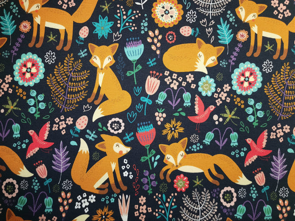 French Terry Stoff Druck orangener Fuchs mit Blüten mit Vögeln, Blüten und Farnen auf marineblauem Hintergrund