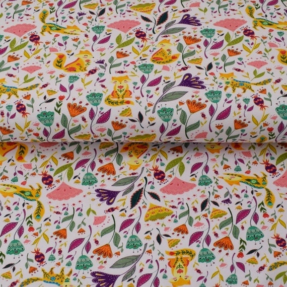 Reststück: French Terry Stoff Druck orangener Fuchs mit Blüten mit Pflanzen und Blüten auf weißem Hintergrund; ca. 0,8m