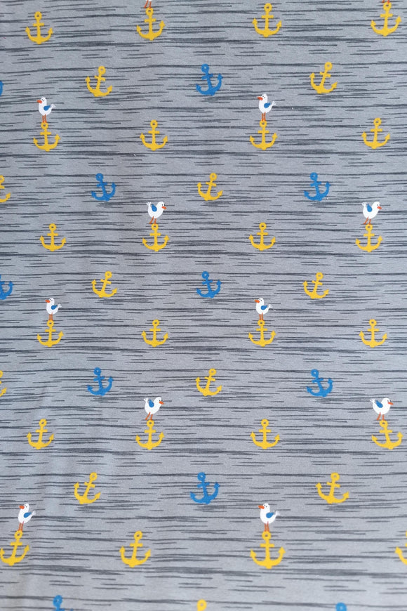 maritimer Baumwolljersey Druck grau gestreift mit gelben, blauen Ankern und  Möwen