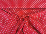 maritimer roter Baumwolljersey mit kleinen weißen Ankern