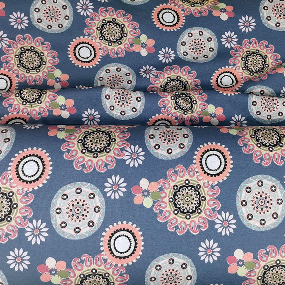 weicher & warmer Alpenfleece Stoff mit Blumen auf blau